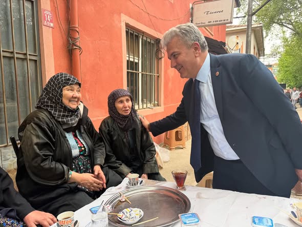 AK Partili Canbey, İvrindi'de Mahalle Hayrında Halkla Buluştu