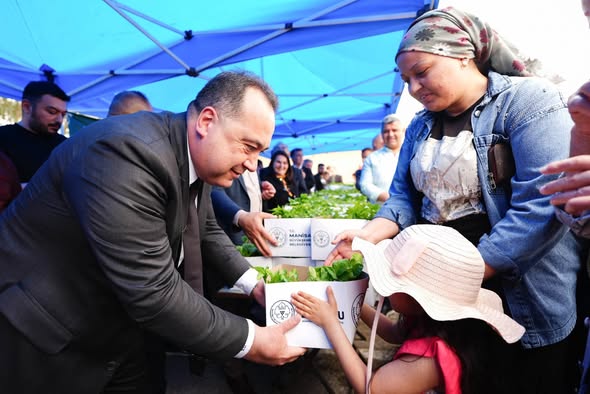 Manisa'da Kadın Üreticilere 300 Bin Sebze Fidesi Desteği