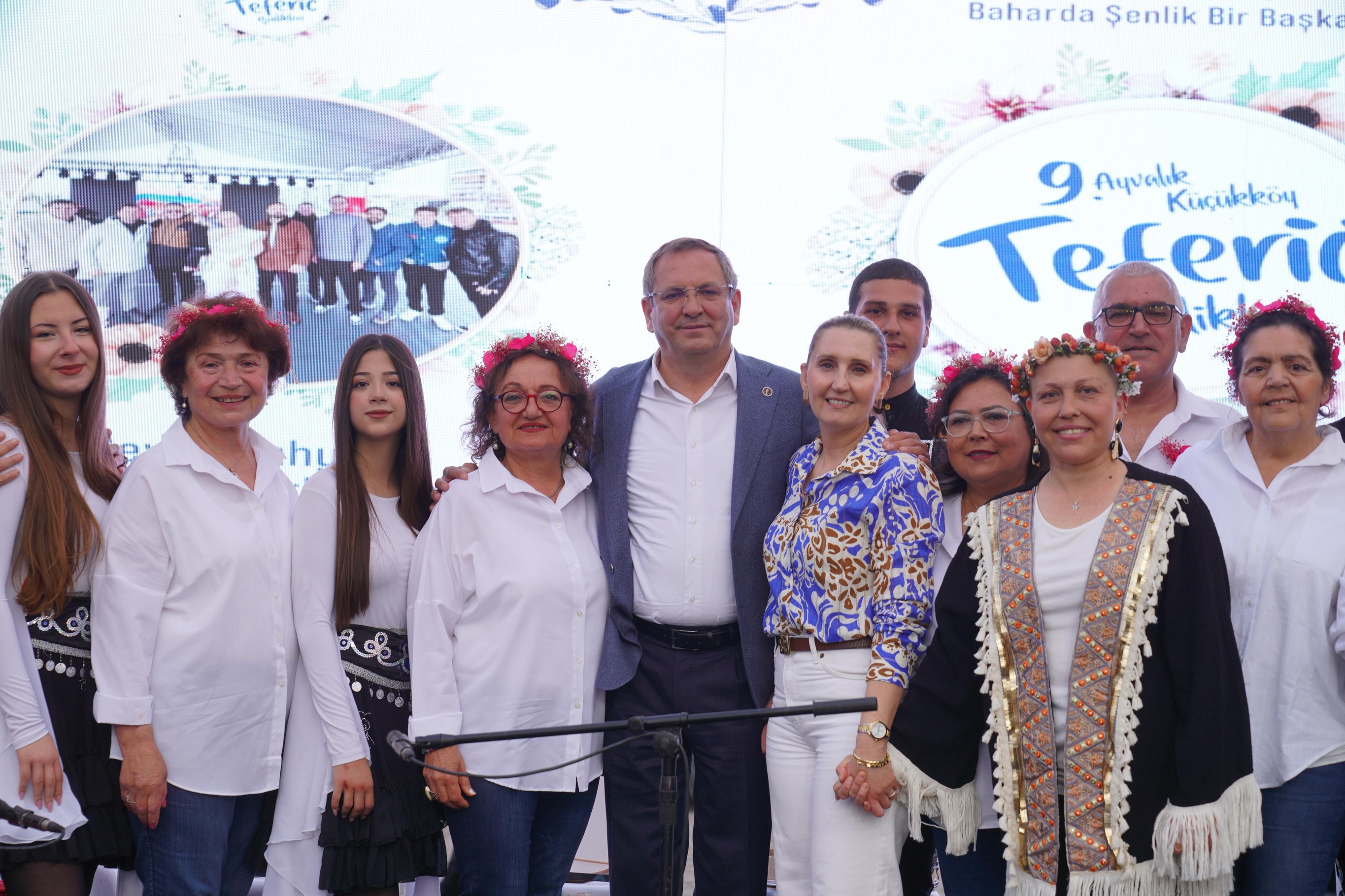 Ayvalık'ta Teferic Şenlikleri'nde Mahalle Evleri Sahne Aldı