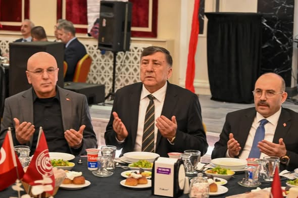 Altıeylül Belediye Başkanı Hakan Şehirli, Balıkesir Ticaret Borsası'nı Ziyaret Etti