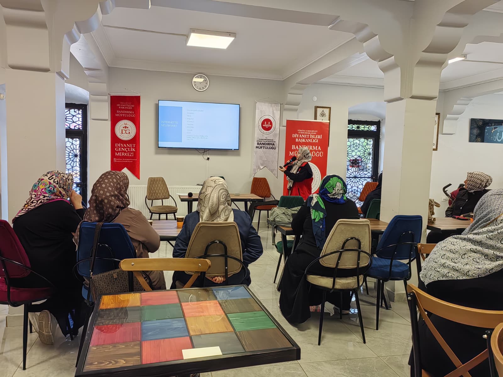 Bandırma'da Aileler İçin Dijital Güvenlik Eğitimi Düzenlendi