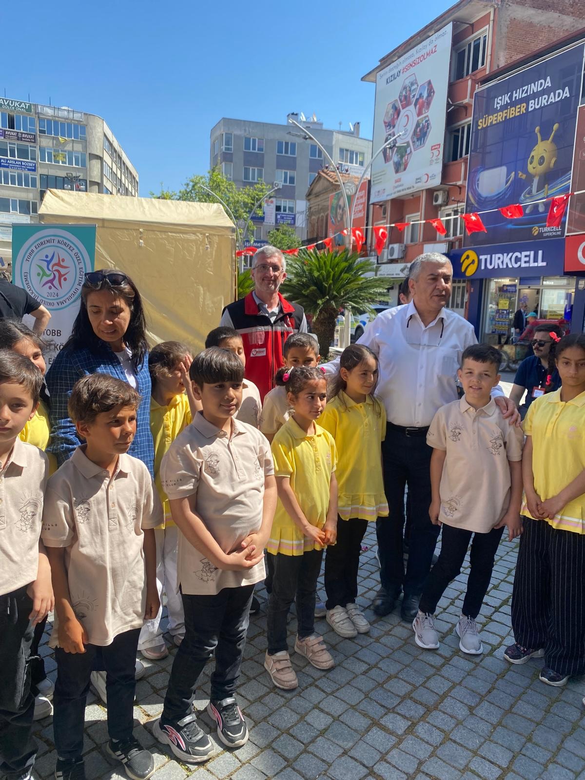 Edremit'te Engelliler Haftası Buluşması: Özel Eğitim Öğrencileriyle Anlamlı Kahvaltı