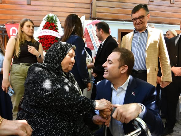 Balıkesir'de El Emeği Seramik ve Çini Sergisi Açıldı