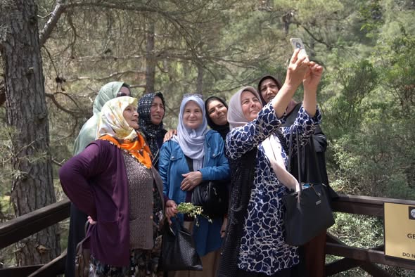Sındırgı'da Kırsal Kadınlara Kültür Gezisi Düzenlendi