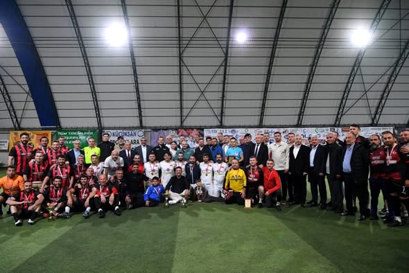 Vali Ustaoğlu'dan Sporculara Ödül: Kuva-yi Milliye Turnuvası Finali