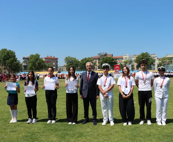 Erdek'te 19 Mayıs Coşkusu: 18 Eylül Stadı'nda Kutlama