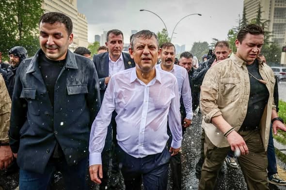 CHP'li Sarı'dan Demokrasi ve Hukuk Vurgusu