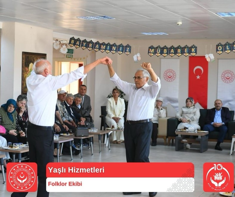 Balıkesir'de Huzurevi Folklor Ekibi Bayram Coşkusunu Sahneye Taşıdı