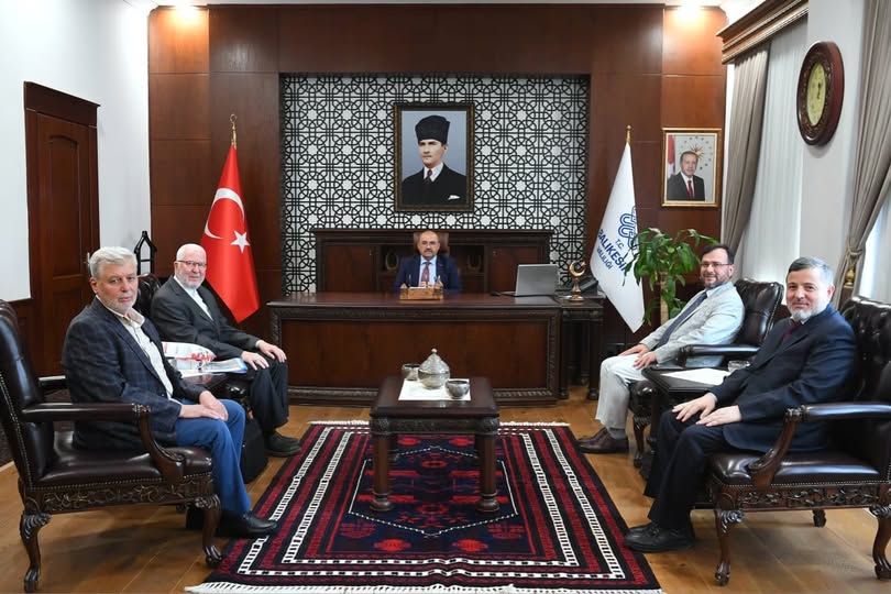 Bandırma'dan Vali Ustaoğlu'na Üniversite Camisi İçin Protokol Ziyareti