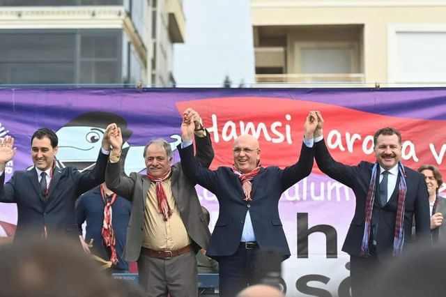 AK Parti Balıkesir Milletvekili İsmail Ok, Edremit'teki Geleneksel Hamsi Festivali'ne katıldı.