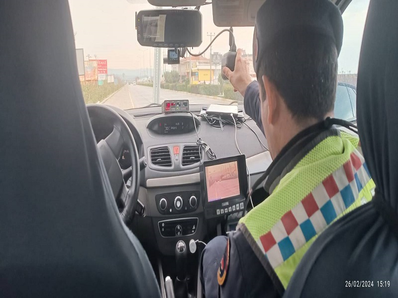 Balıkesir'de Trafik Jandarması Hız Denetimi Gerçekleştirdi