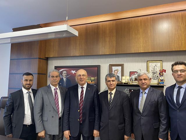Ankara Balıkesir Derneği Başkanı Servet Camgöz, AK Parti Balıkesir Milletvekili İsmail Ok'u ziyaret etti
