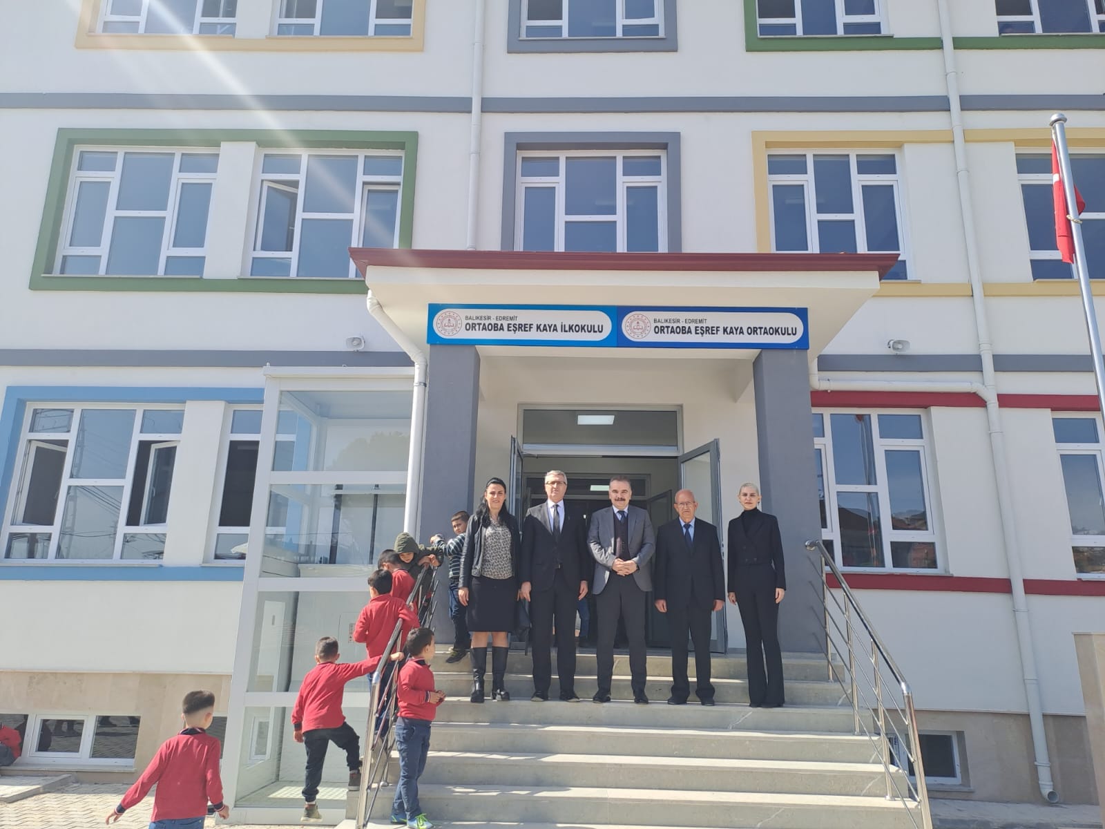 Edremit'e Yeni Okullar Hizmet Vermeye Başladı