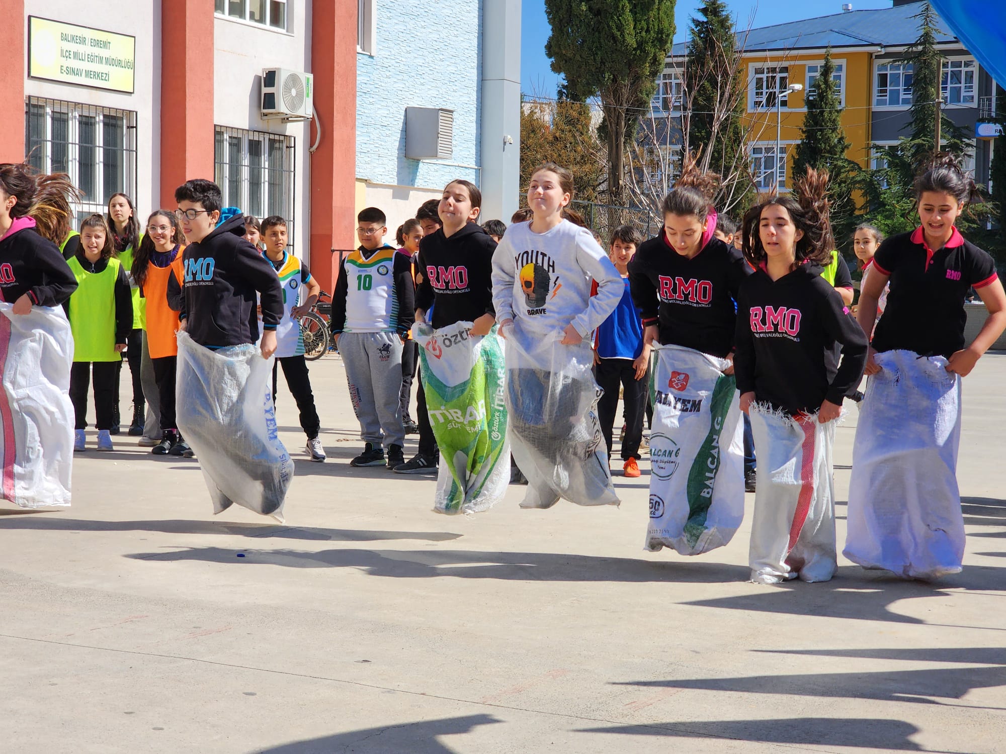 Remzi Molvalıoğlu Ortaokulu'nda Türk Dünyası ve Toplulukları Haftası renkli etkinliklerle kutlandı