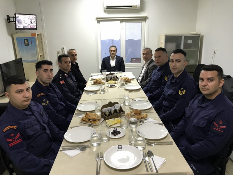 Kaymakam İlyas Memiş, Sahil Güvenlik Bot Komutanlığı'nın iftar programına katıldı
