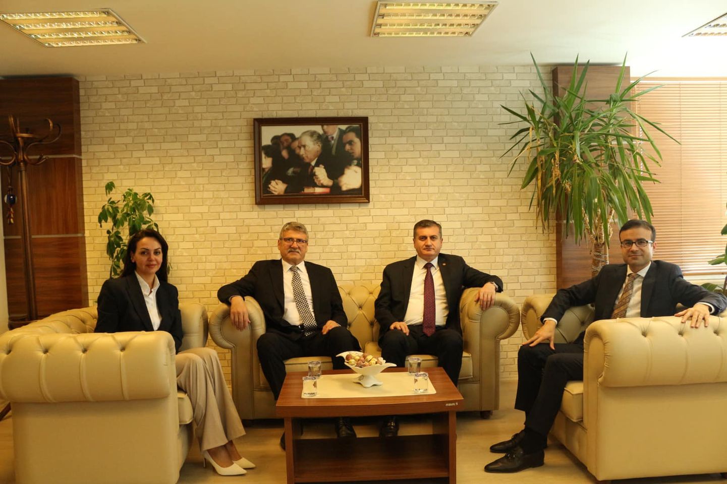 Balıkesir'deki Avukatlar Günü etkinliğinde Cumhuriyet Başsavcısı ve Adalet Komisyonu Başkanı Baro'yu ziyaret etti.