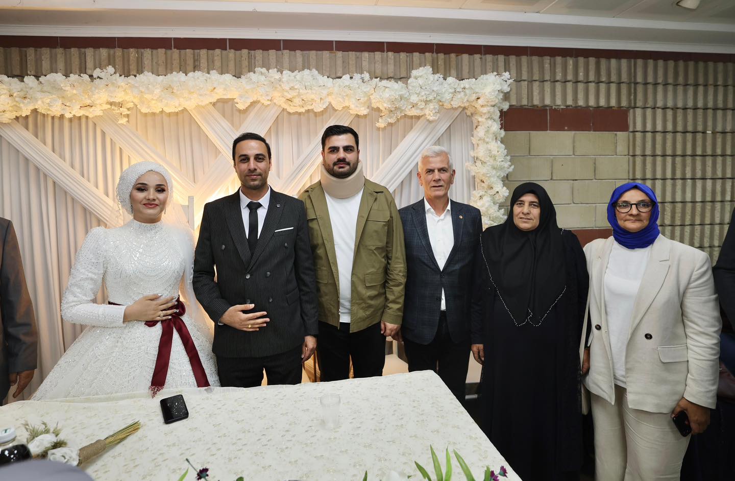 AK Parti Milletvekili Eyyüp Kadir İnan, Kemalpaşa'da gerçekleşen düğün törenine katıldı
