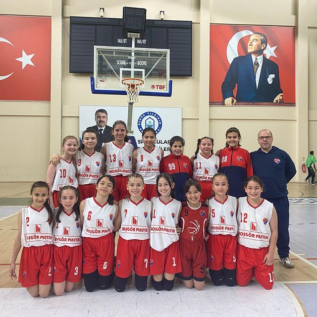 Mustafakemalpaşa U11 Kız Basketbol Takımı Farklı Galibiyetle Güç Gösterdi