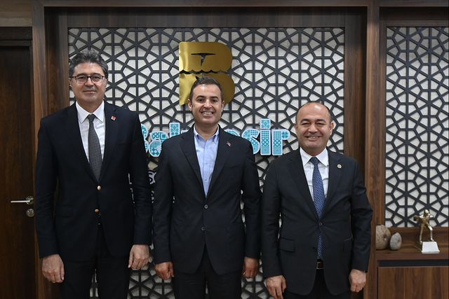 CHP Balıkesir Milletvekilleri Belediye Başkanı Ahmet Akın'ı Ziyaret Etti