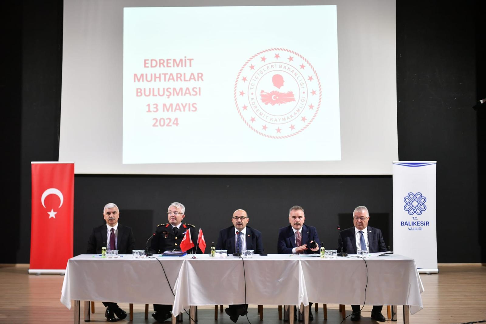 Vali İsmail Ustaoğlu, Edremit'teki Muhtarlarla Üçüncü Toplantısını Gerçekleştirdi