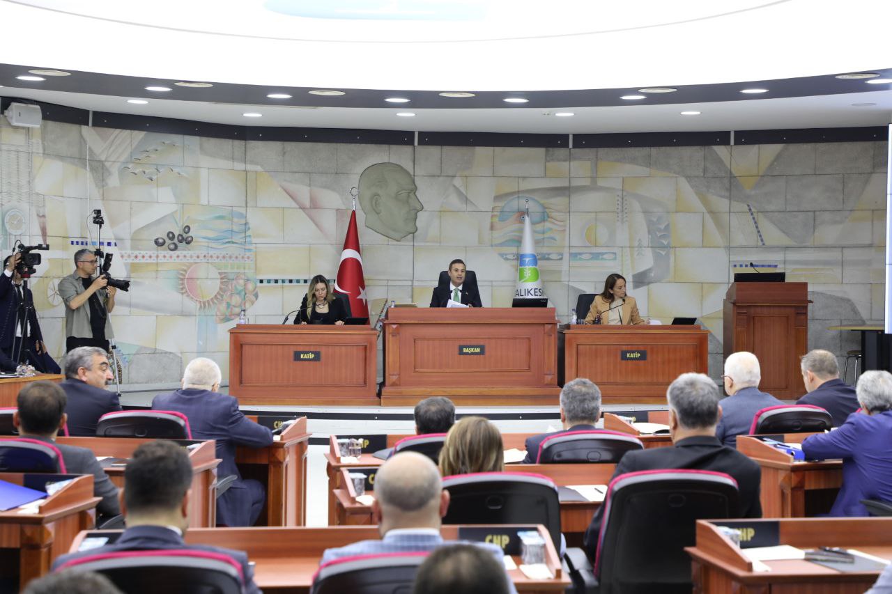 Edremit Belediye Başkanı Mehmet Ertaş, Balıkesir Büyükşehir Belediyesi Meclis Toplantısı'nda