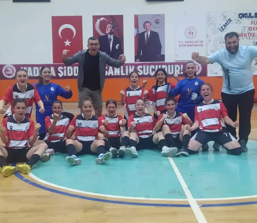 İnegöl Spor Lisesi Kız Futsal Takımı Yarı Finale Yükseldi