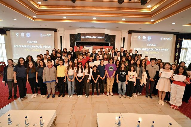 Vali İsmail Ustaoğlu, TÜBİTAK Araştırma Projeleri Yarışmaları'nda Derece Kazanan Öğrencilerle Buluştu