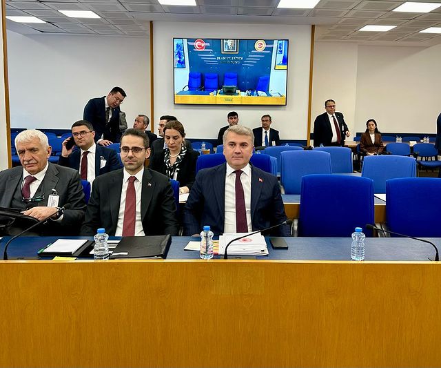 AK Parti Milletvekili Mustafa Canbey, Dışişleri Teşkilatını Güçlendirme Vakfı Kanunu Teklifi İçin İlk İmzayı Atıyor
