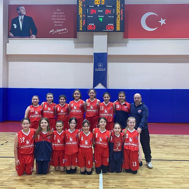 Belediye Mustafakemalpaşa U11 Kız Basketbol Takımı, yarı finale yükseldi