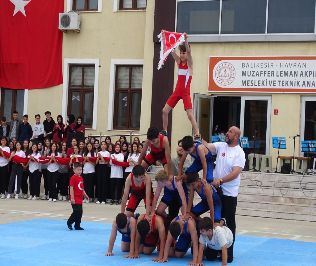 Havran'da 19 Mayıs Atatürk'ü Anma, Gençlik ve Spor Bayramı Coşkusu