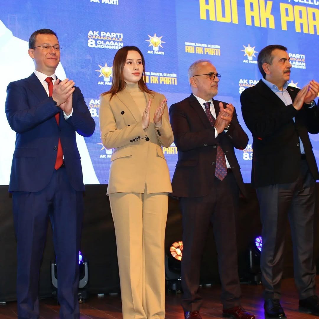 Türkiye'nin En Genç Belediye Başkanı Zeynep Çelik, AK Parti'ye Katıldı