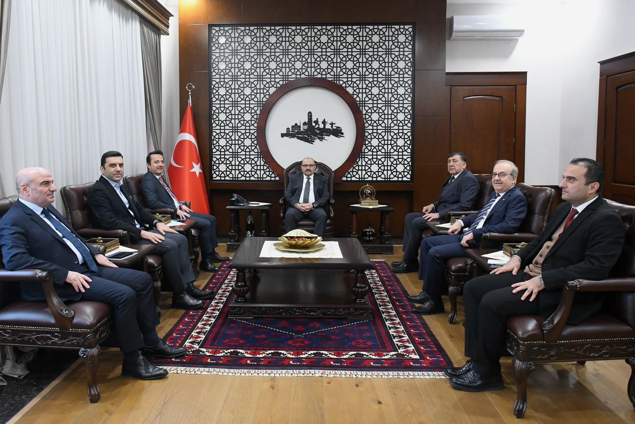 Balıkesir'de Önemli Ziyaret: A Jet Hava Yolları Yetkilileri Vali İsmail Ustaoğlu ile Bir Araya Geldi