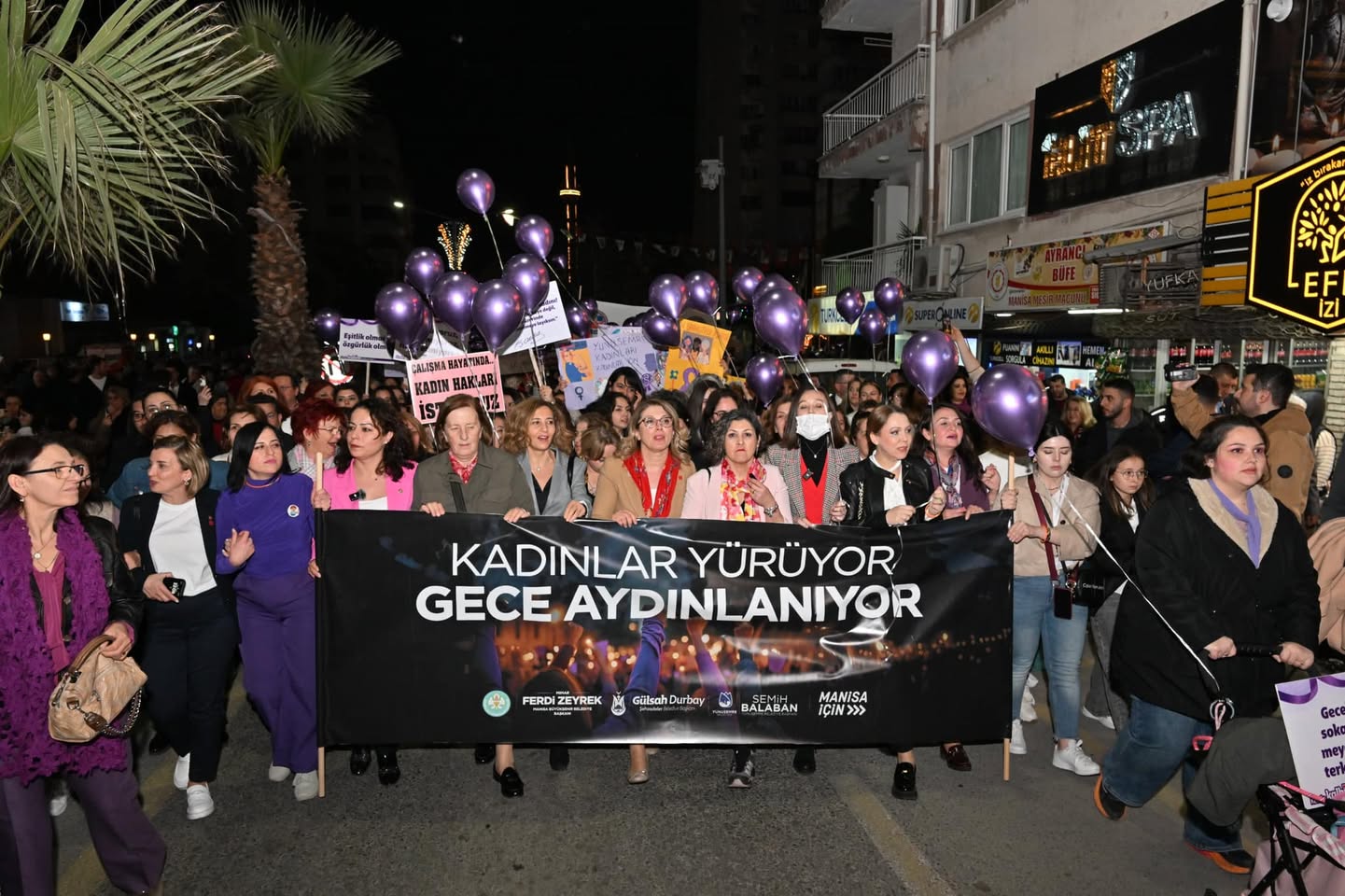 Manisa'da Coşkulu Kadın Yürüyüşü: 8 Mart Dünya Emekçi Kadınlar Günü Kutlandı