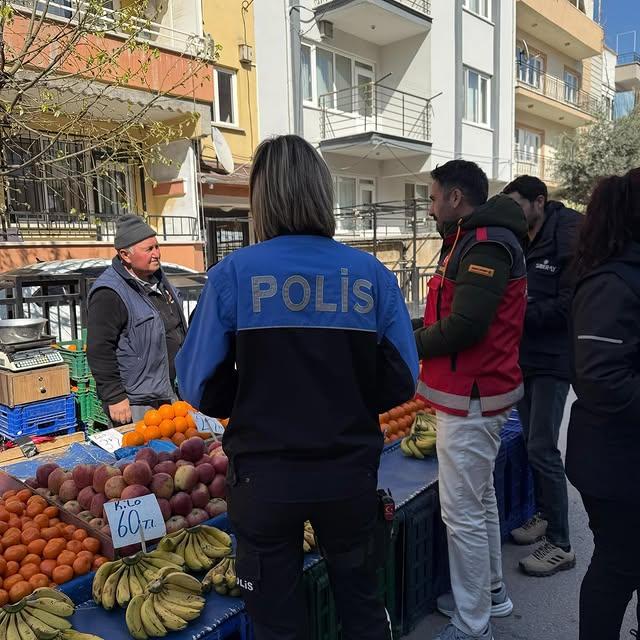 Balıkesir'de Pazarcı Esnafına Dolandırıcılık Bilgilendirmesi