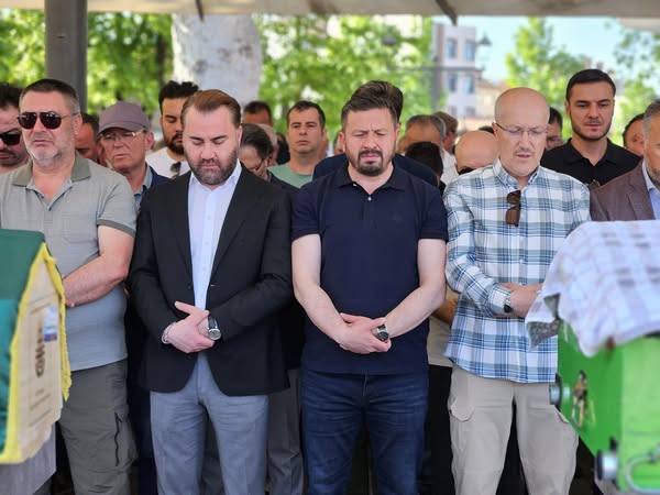 Balıkesir'de İki Hayırsever İş İnsanı Son Yolculuğuna Uğurlandı