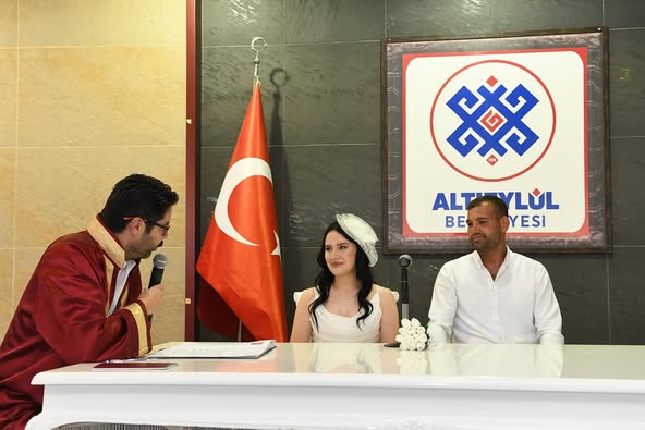 Altıeylül Belediyesi Nikah Töreniyle Yeni Bir Aileye Şahit Oldu
