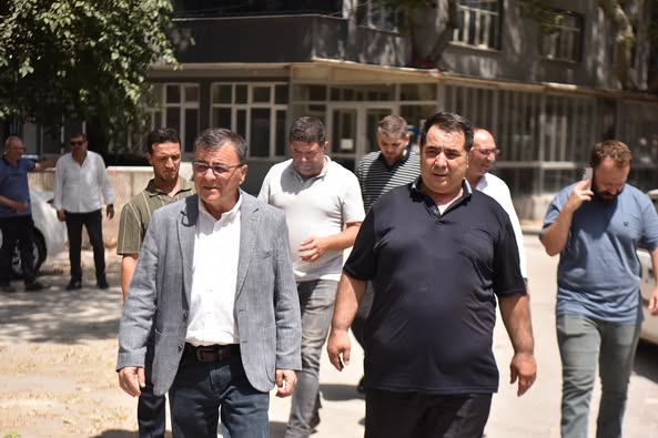 Altıeylül Belediyesi Ayşebacı Mahalle'sinde Yol Yapım Çalışmalarını Denetledi