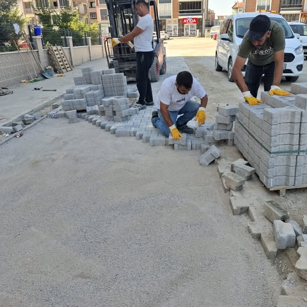 Edremit'te Yollar Yenileniyor: BASKİ Çalışmalarının Ardından Yollar Tamir Ediliyor