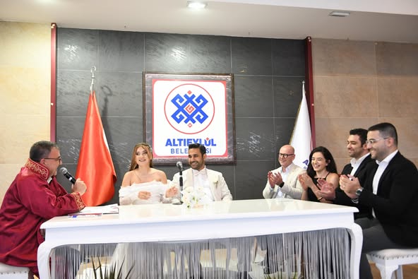 CHP'li SARI, Genç Çiftin Nikahında Duygusal Anlar Yaşadı