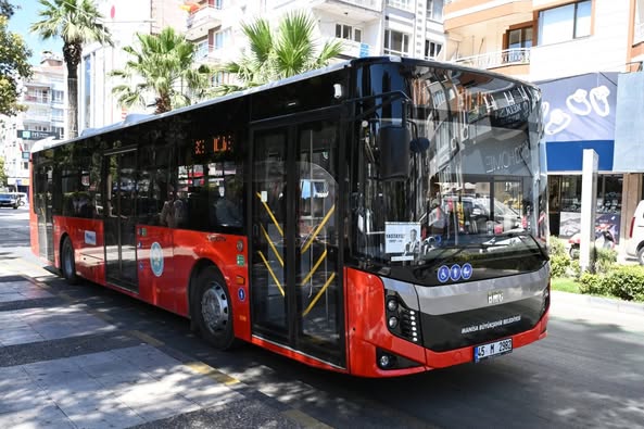 Manisa Büyükşehir Belediyesi Öğrencilere Ulaşım Desteği Sürüyor