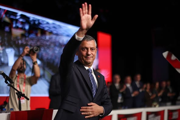 CHP'de 22. Olağanüstü Kurultay: Darbeye ve Kayyıma Tepki