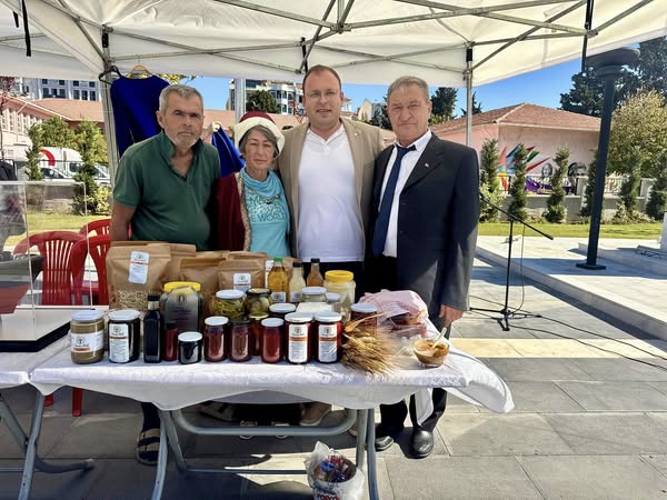 Bayramiç Esnafından Yılın Ahisi Ödülü