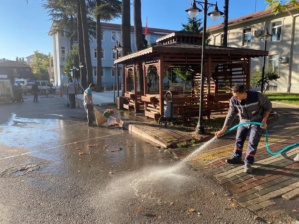 Dursunbey Belediyesi Temizlik ve Yaşanabilirlik Çalışmalarına Devam Ediyor