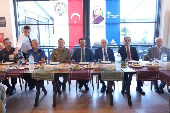 Burhaniye Belediyesi Gazilere Özel Kahvaltı Düzenledi