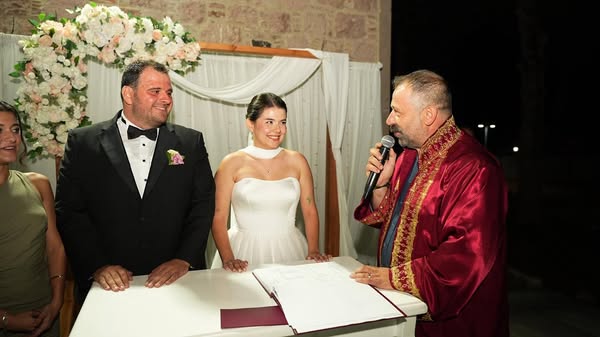 Gömeç Belediye Başkanı, Çalışma Arkadaşının Nikah Şahitliğini Yaptı