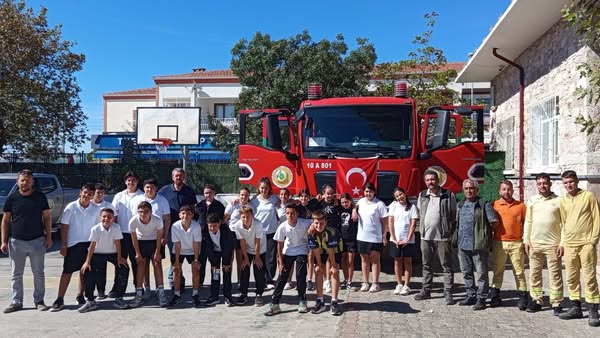 Ayvalık'ta Öğrenciler Orman Yangınları ve Ağaçlandırma Konusunda Bilinçlendirildi