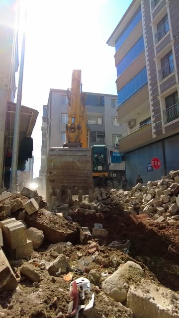 Susurluk'ta Nuribey Caddesi'nde Altyapı Sonrası Yol Çalışması Başladı