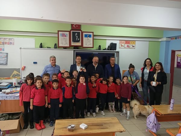 Gömeç'te 4 Ekim Hayvanları Koruma Günü'nde Minik Kalplere Hayvan Sevgisi Aşılandı