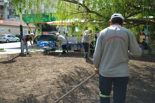 Altıeylül'de Yeşil Alan Çalışmaları Hız Kesmeden Devam Ediyor