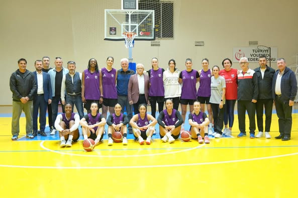 Burhaniye Belediyespor Kadın Basketbol Takımı Yüksek Motivasyonla Hazır